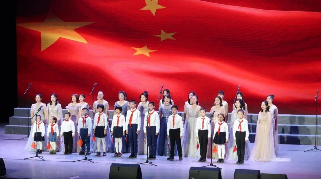 两秒钟操控36条线，提线木偶从“媒婆瞬间变仙女”