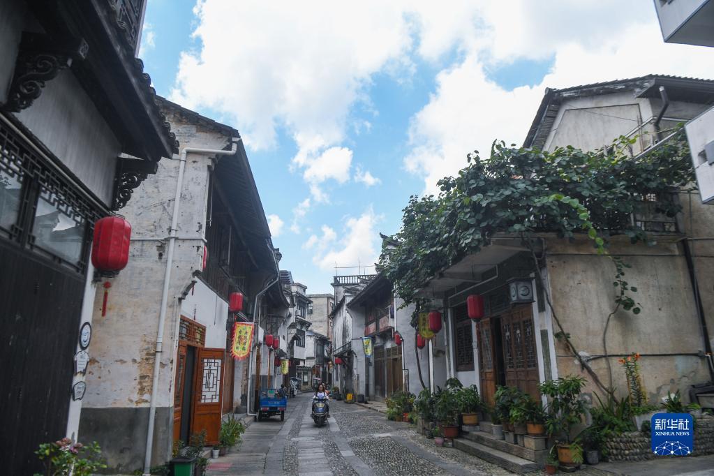 福建加时险胜江苏众生相：刘志轩微笑面对失利 邹阳振臂庆祝